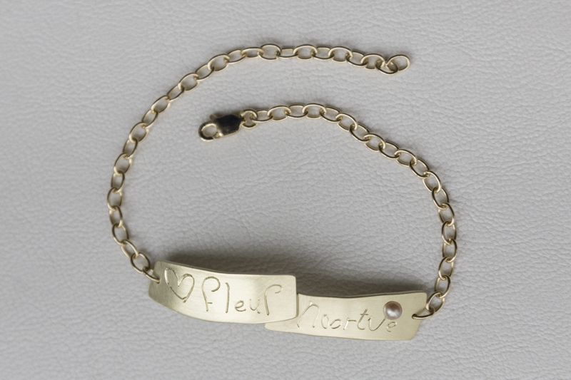 armband goud geschreven gravering
